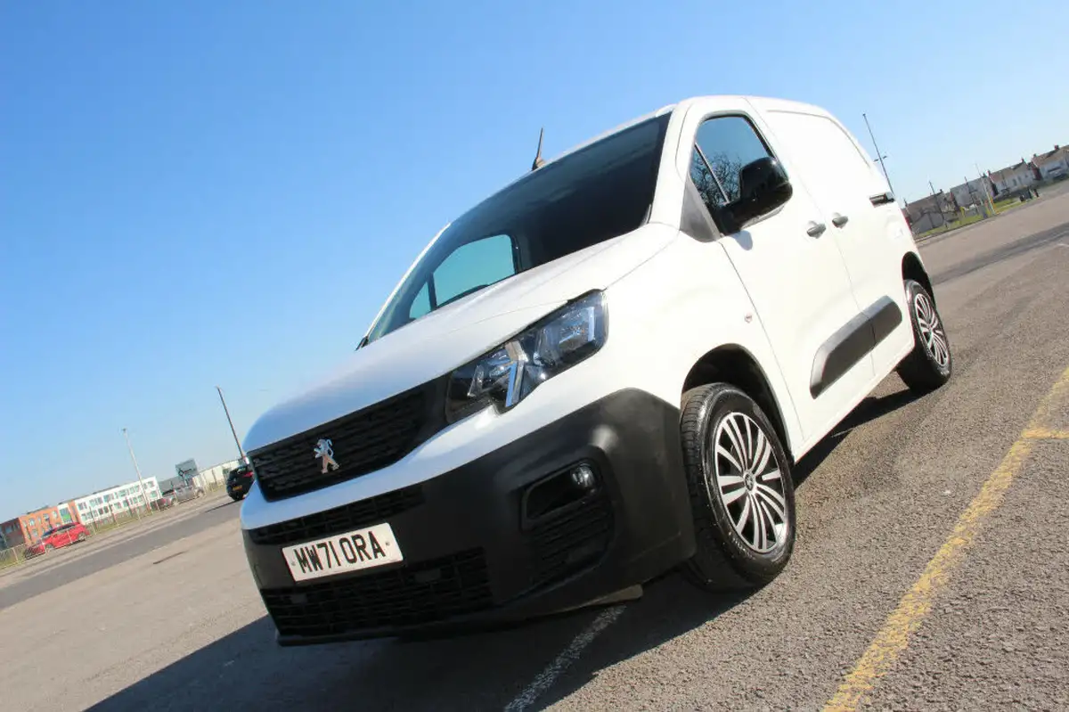 2021-peugeot-partner-15-bluehdi-1000-professional-premium-100pseu6d-big-0