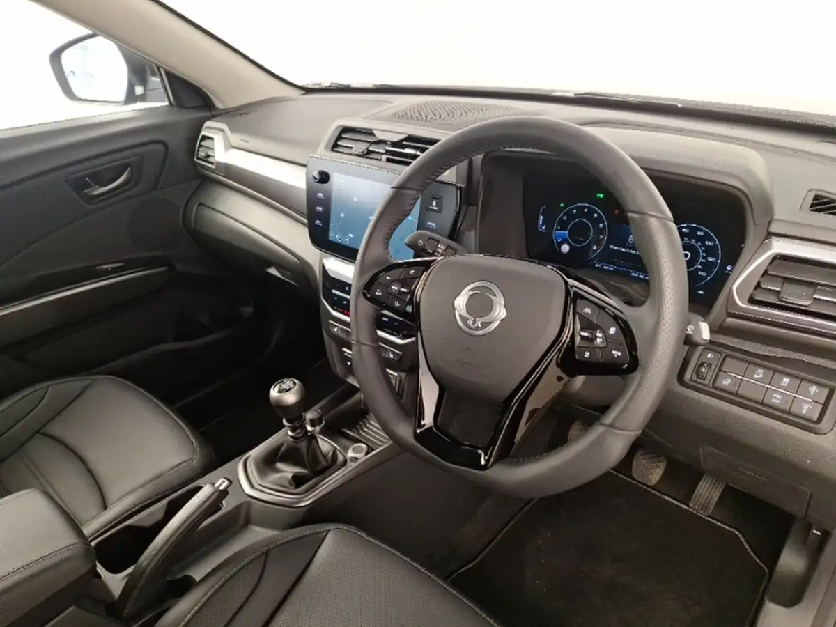 2024-kgm-ssangyong-tivoli-15-k40-big-10