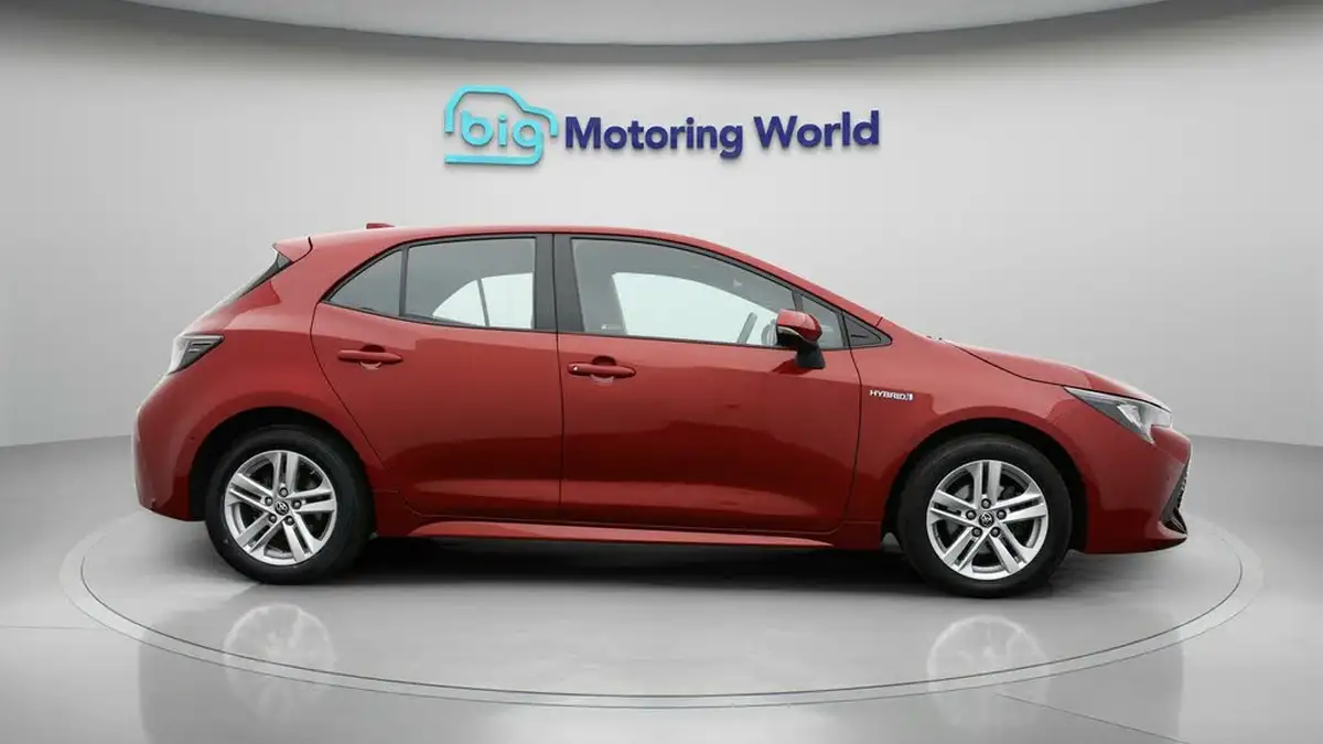 2022-toyota-corolla-18-vvt-i-icon-tech-trk-hatchback-5d-big-7