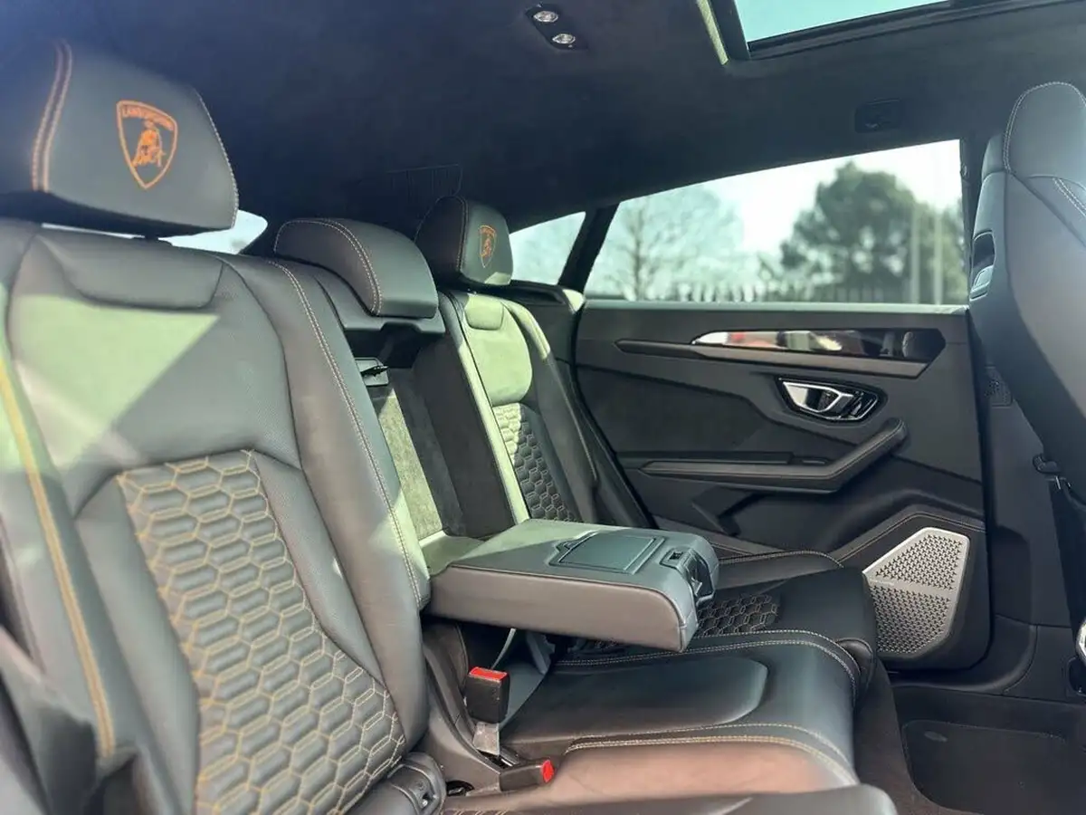2022-lamborghini-urus-40-no-trim-big-29