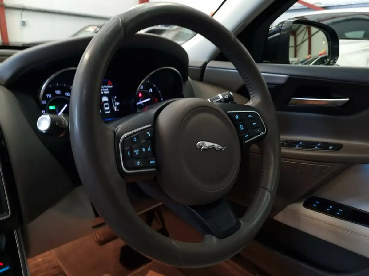 2015-jaguar-xe-20td-portfolio-180ps-auto-big-16