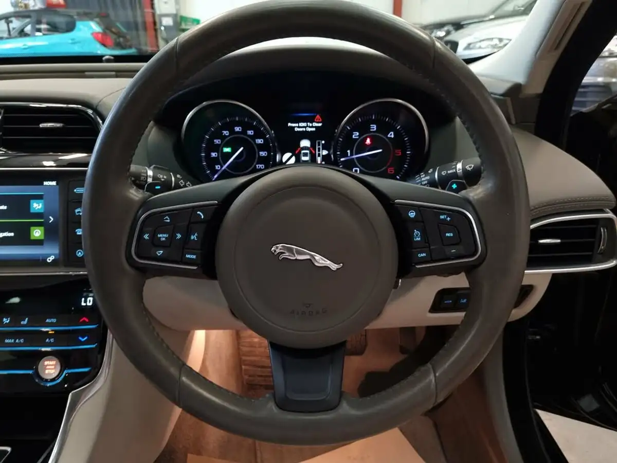 2015-jaguar-xe-20td-portfolio-180ps-auto-big-20