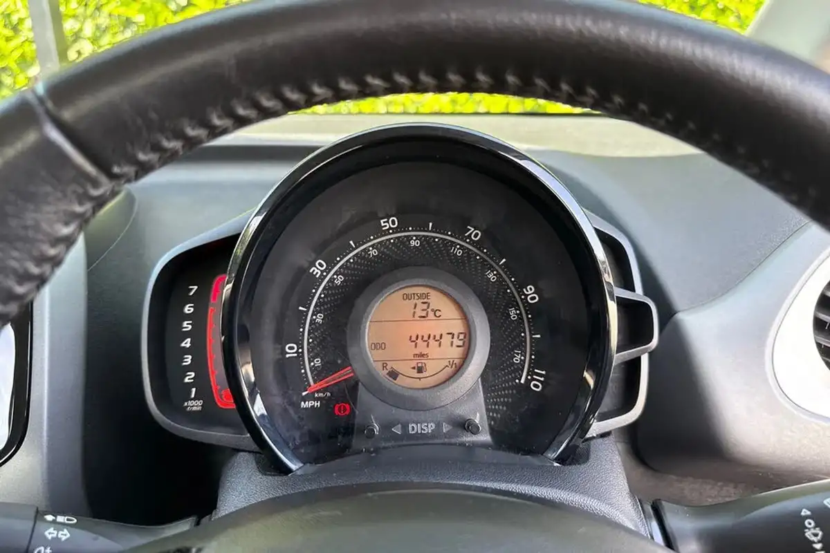 2020-toyota-aygo-10-vvt-i-x-play-big-38