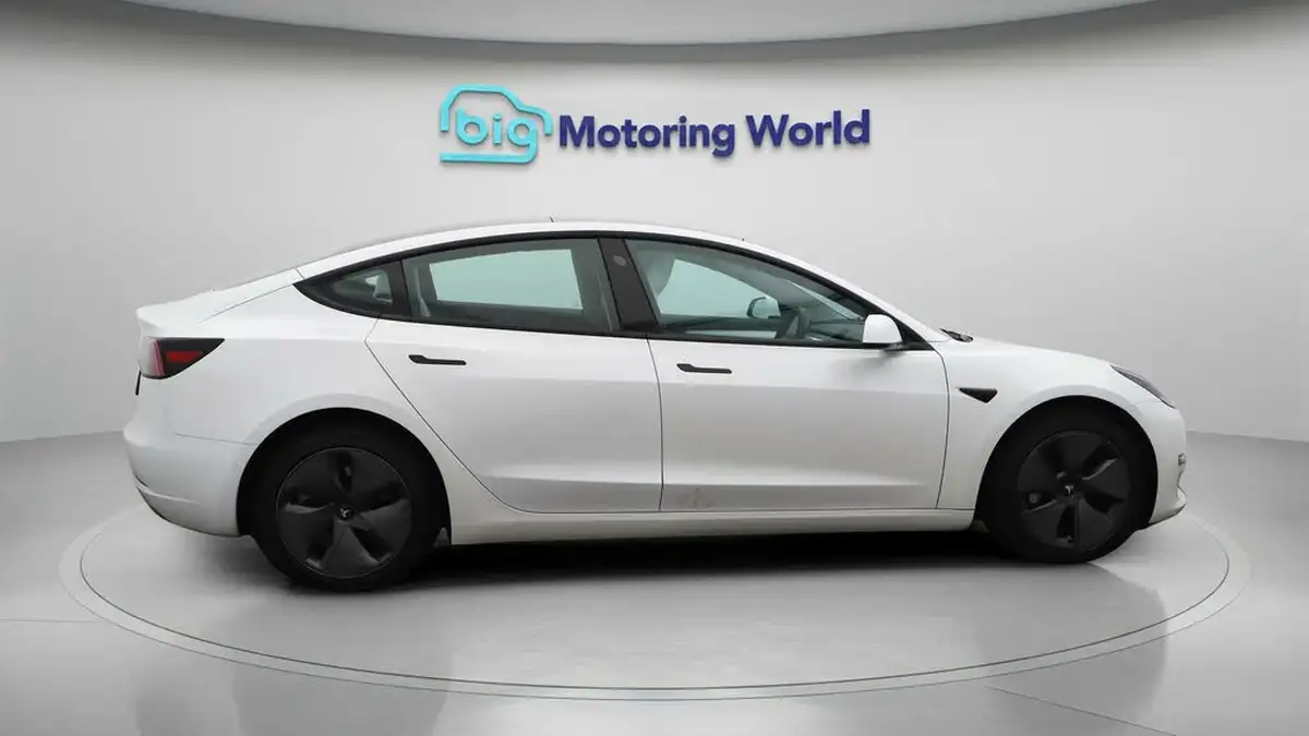 2022-tesla-model-3-e-long-range-big-8