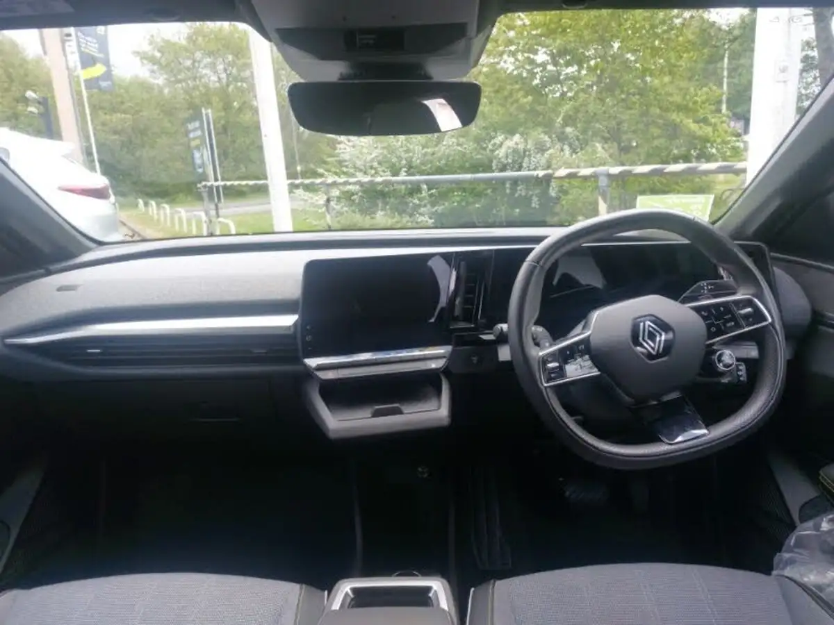 2024-renault-megane-e-tech-e-techno-big-2