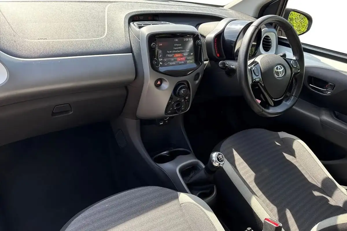 2020-toyota-aygo-10-vvt-i-x-play-big-14