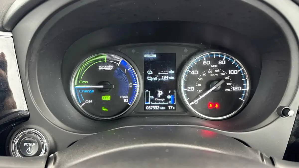 2019-mitsubishi-outlander-24-4h-phev-big-12