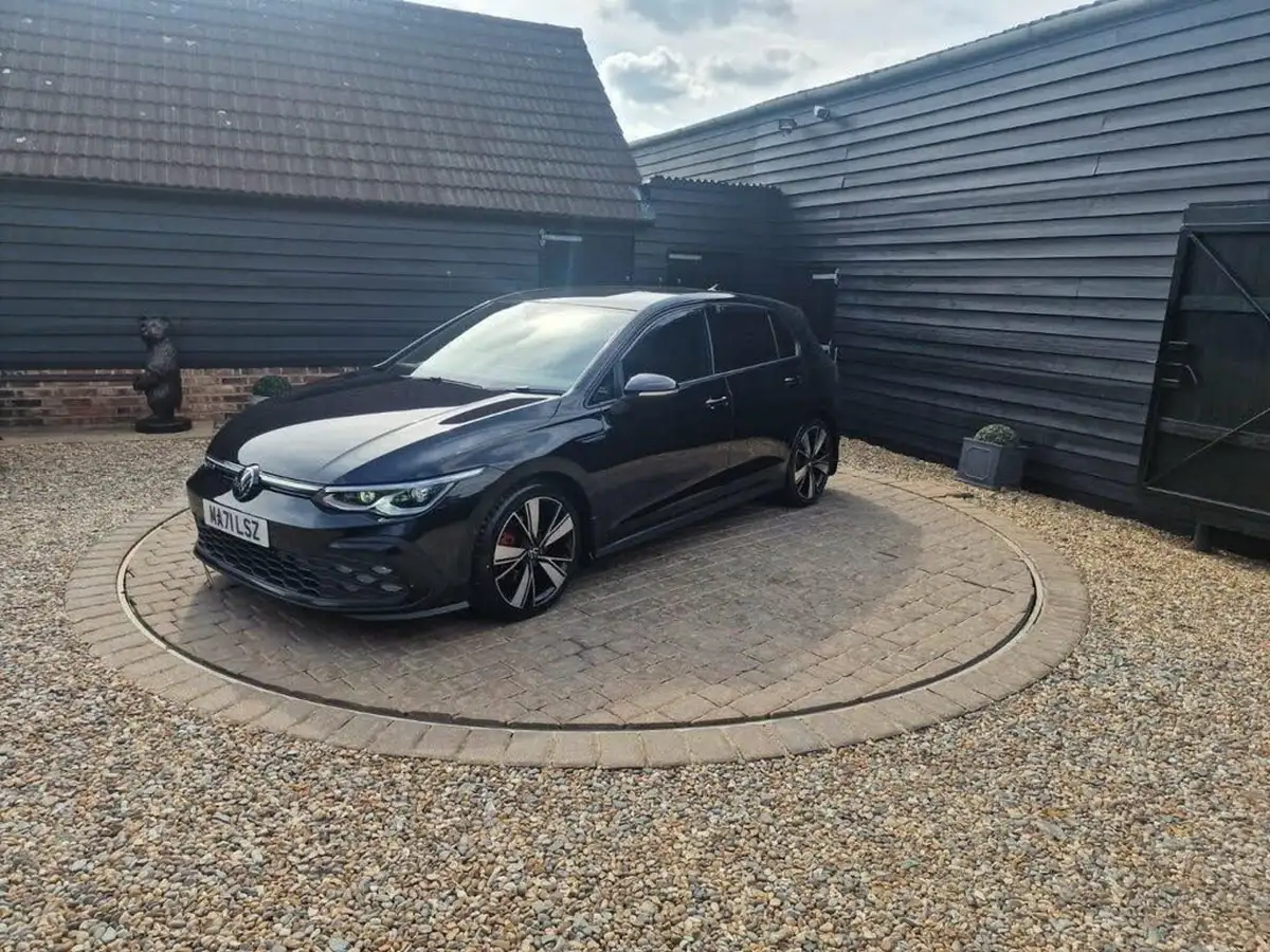 2021-volkswagen-golf-20tdi-gtd-big-0