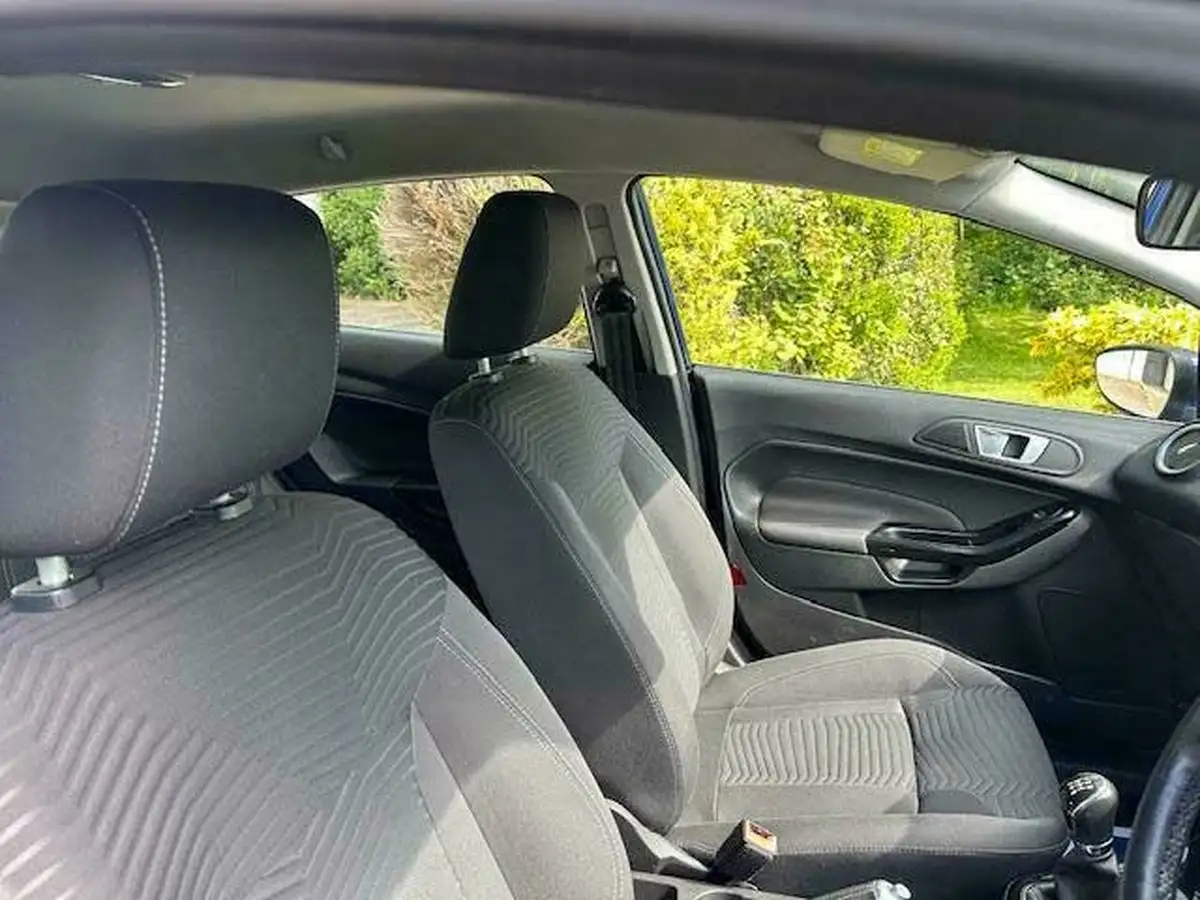 2017-ford-fiesta-125-zetec-5d-big-12
