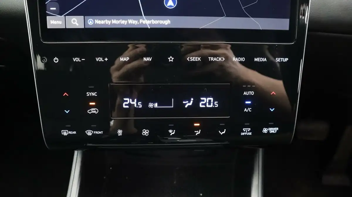 2023-hyundai-tucson-16-t-gdi-se-connect-230ps-hybrid-auto-big-12