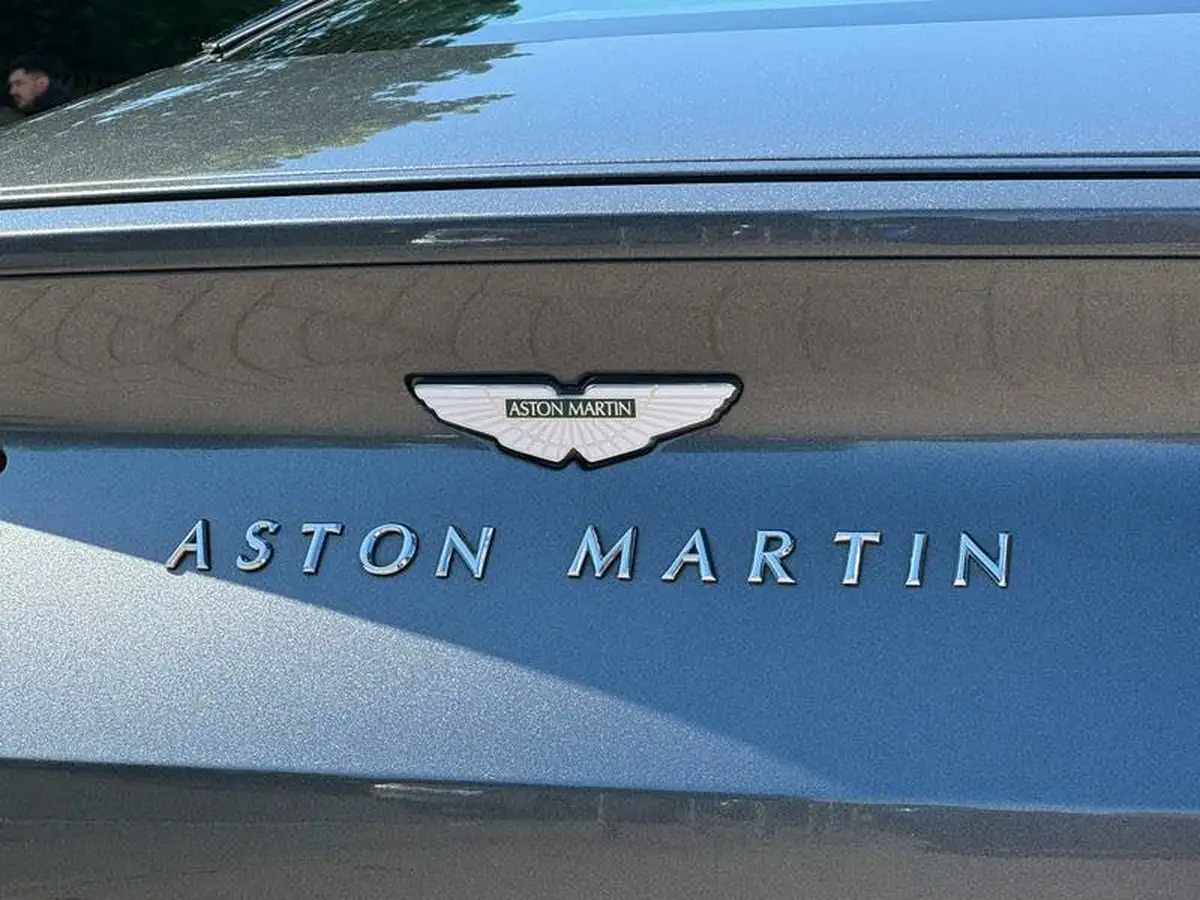 2021-aston-martin-db11-40-v8-528bhp-big-25