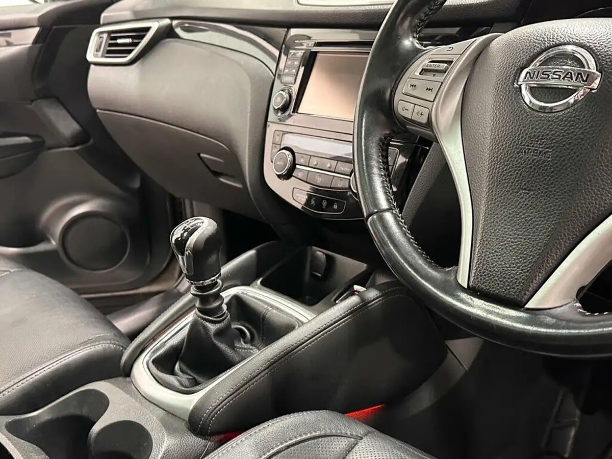 2015-nissan-qashqai-16dci-tekna-big-11