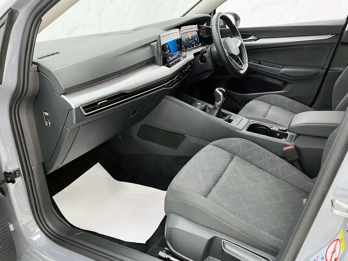 2024-volkswagen-golf-10-tsi-life-hatchback-big-19