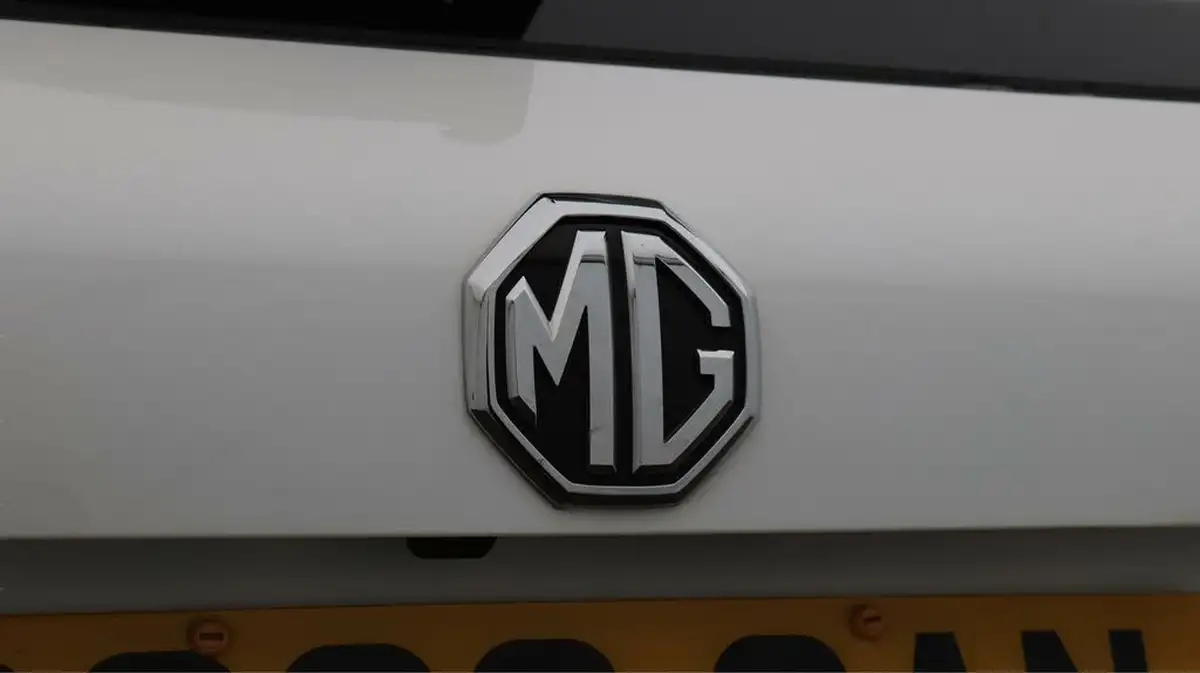 2022-mg-hs-15t-gdi-exclusive-162ps-dct-big-21
