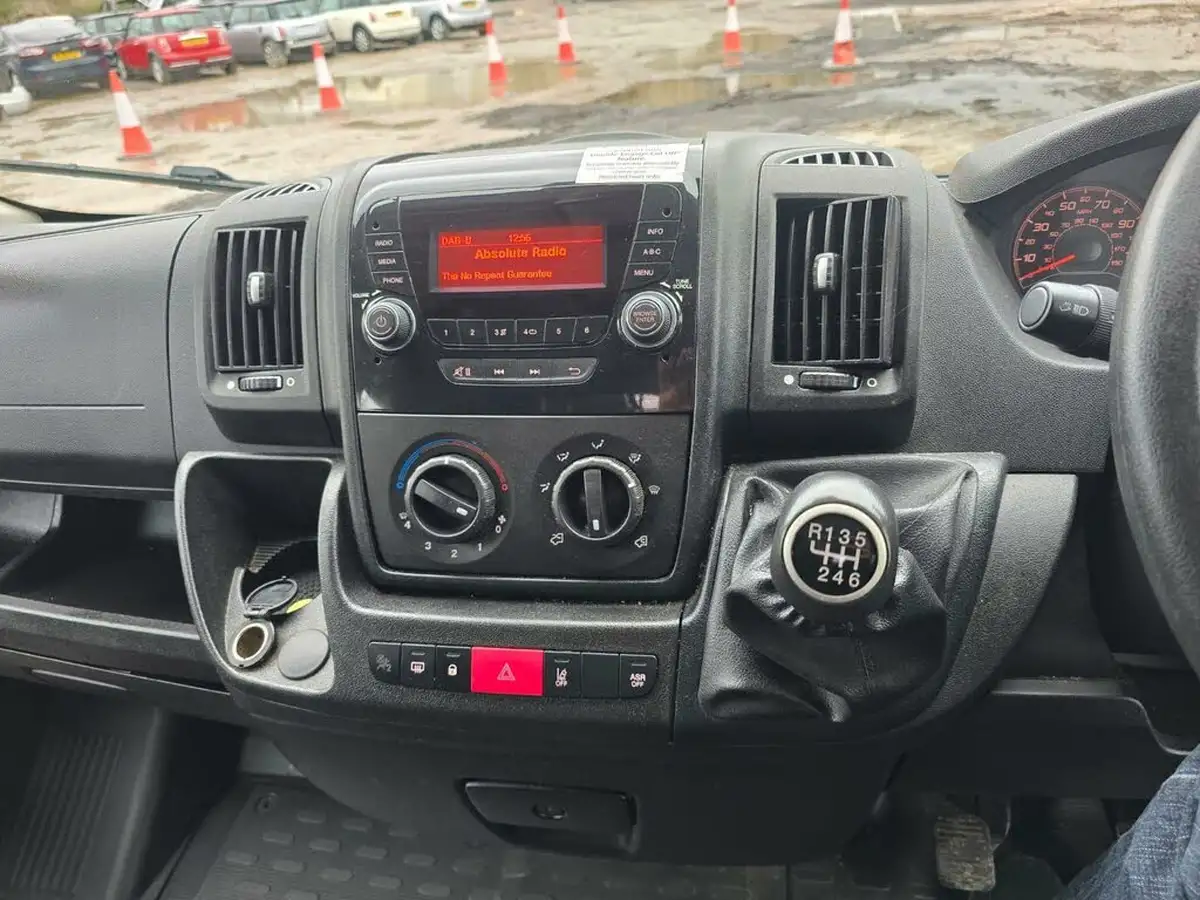 2018-peugeot-boxer-20-bluehdi-440-l4-h2-130-panel-big-27