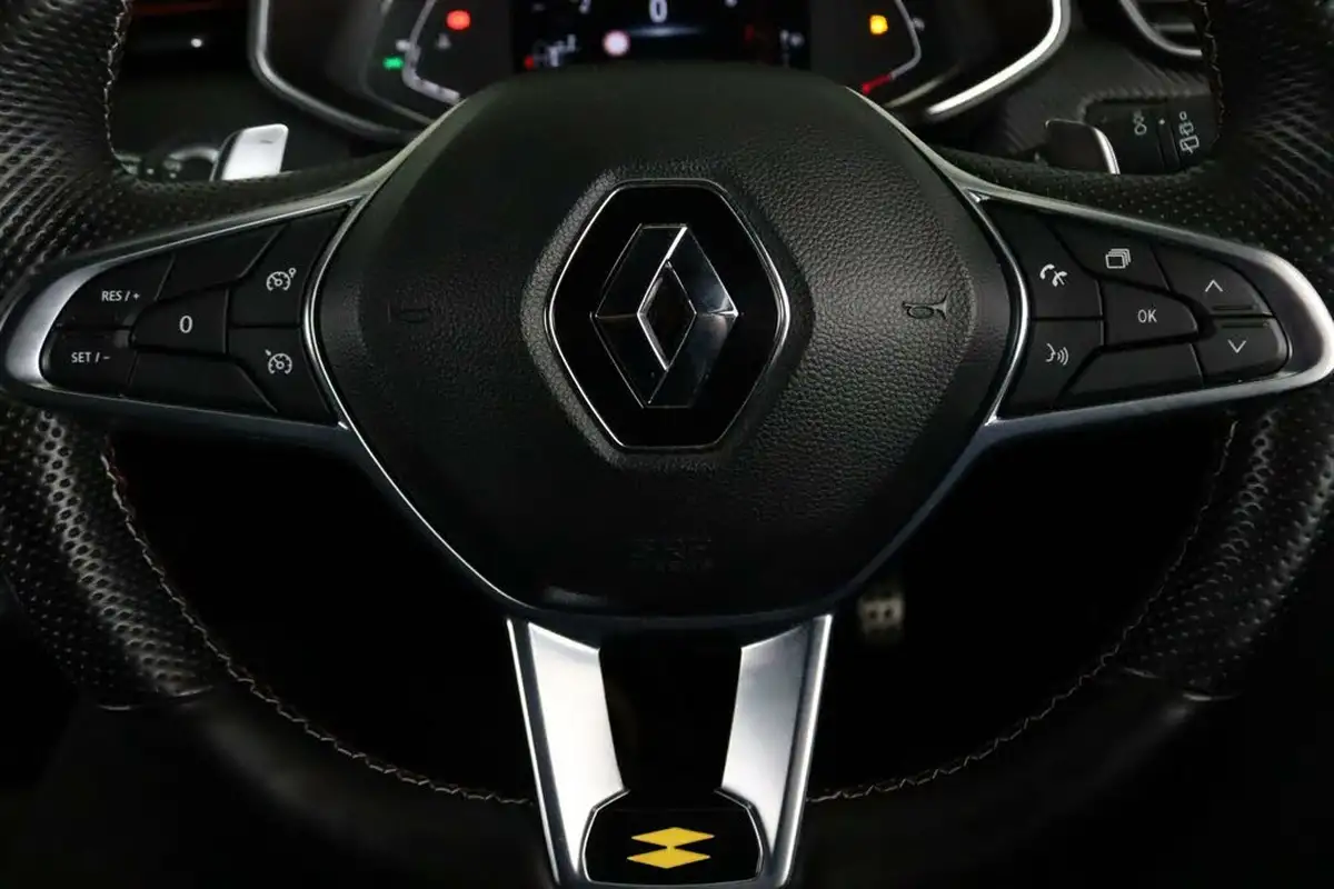 2020-renault-clio-13-tce-rs-line-big-19