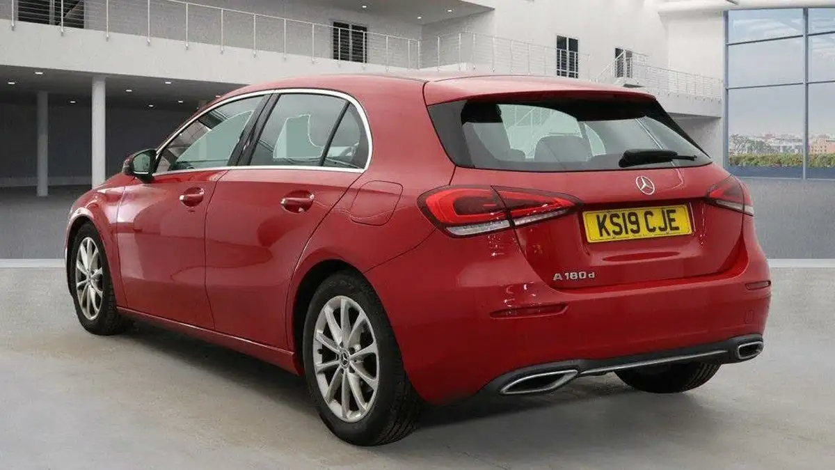 2019-mercedes-benz-a-class-15d-a180d-sport-hatchback-5d-7g-dct-big-3
