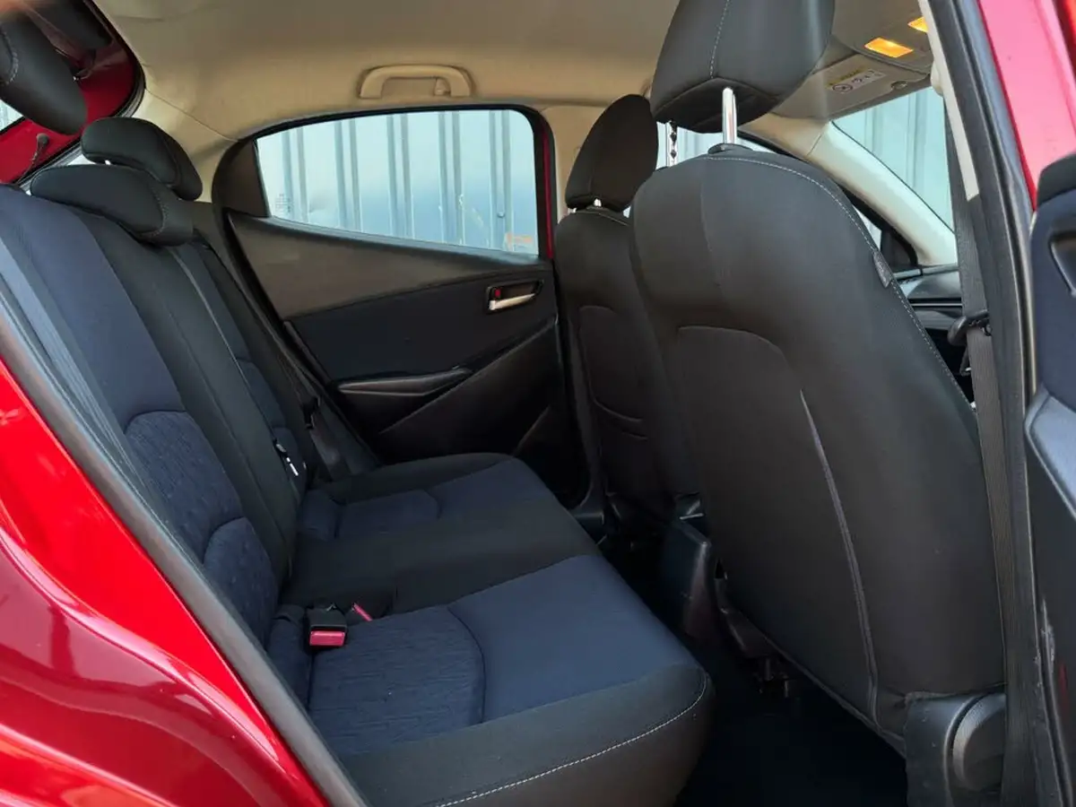 2015-mazda-mazda2-15-se-l-nav-big-7