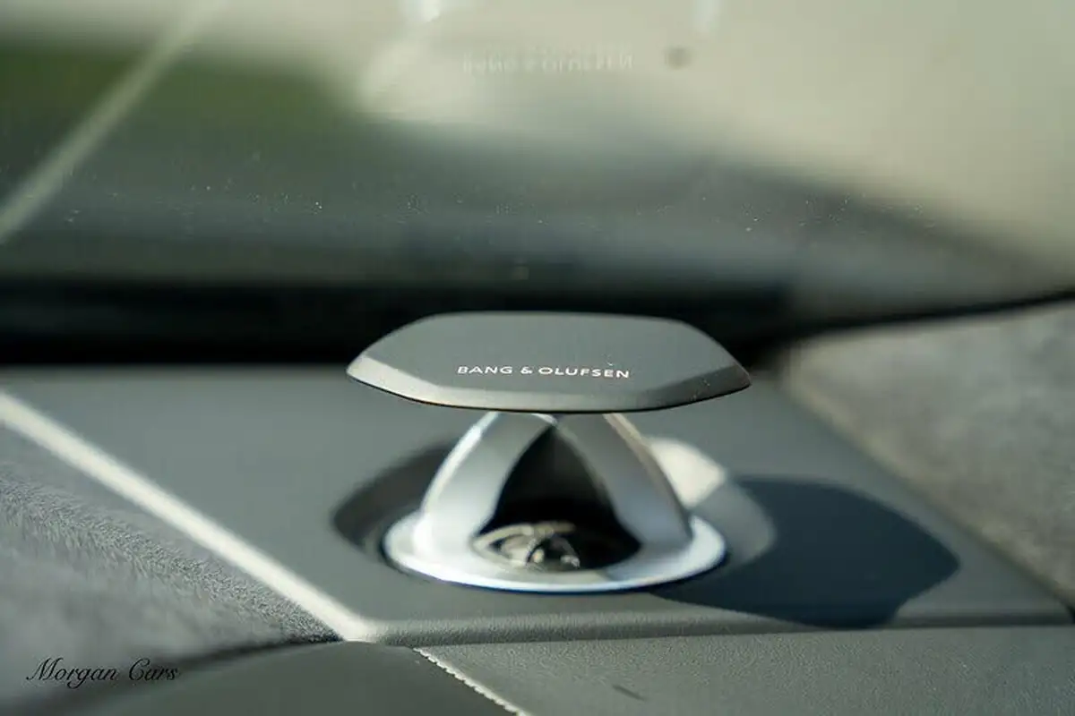 2022-lamborghini-urus-40-no-trim-big-54