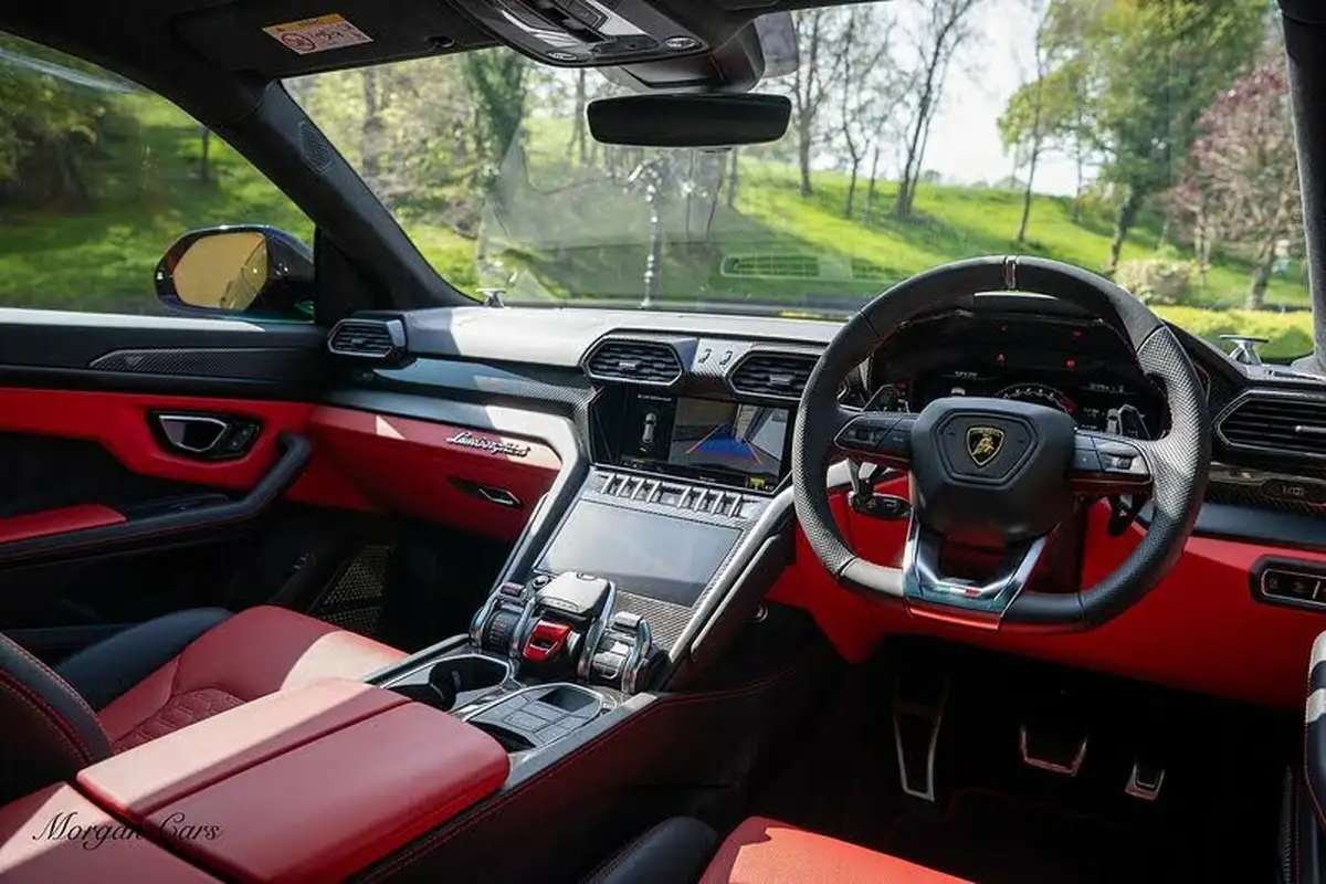 2022-lamborghini-urus-40-no-trim-big-30