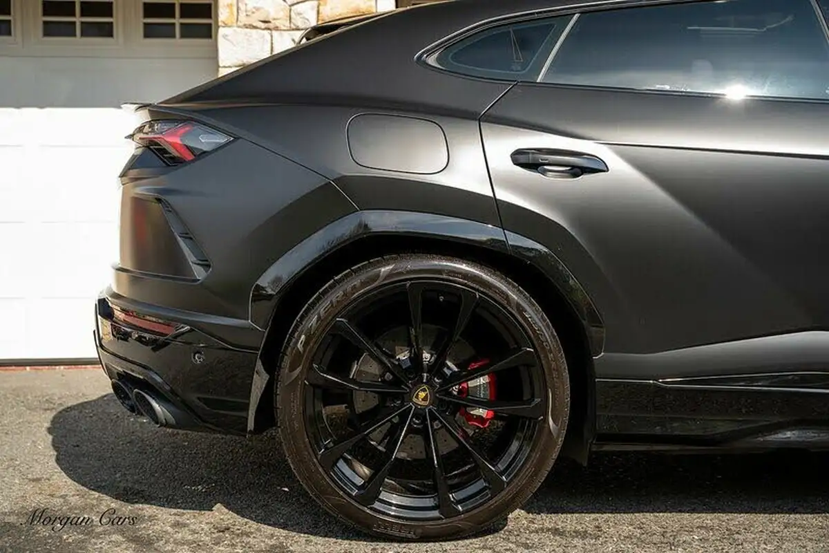2022-lamborghini-urus-40-no-trim-big-6