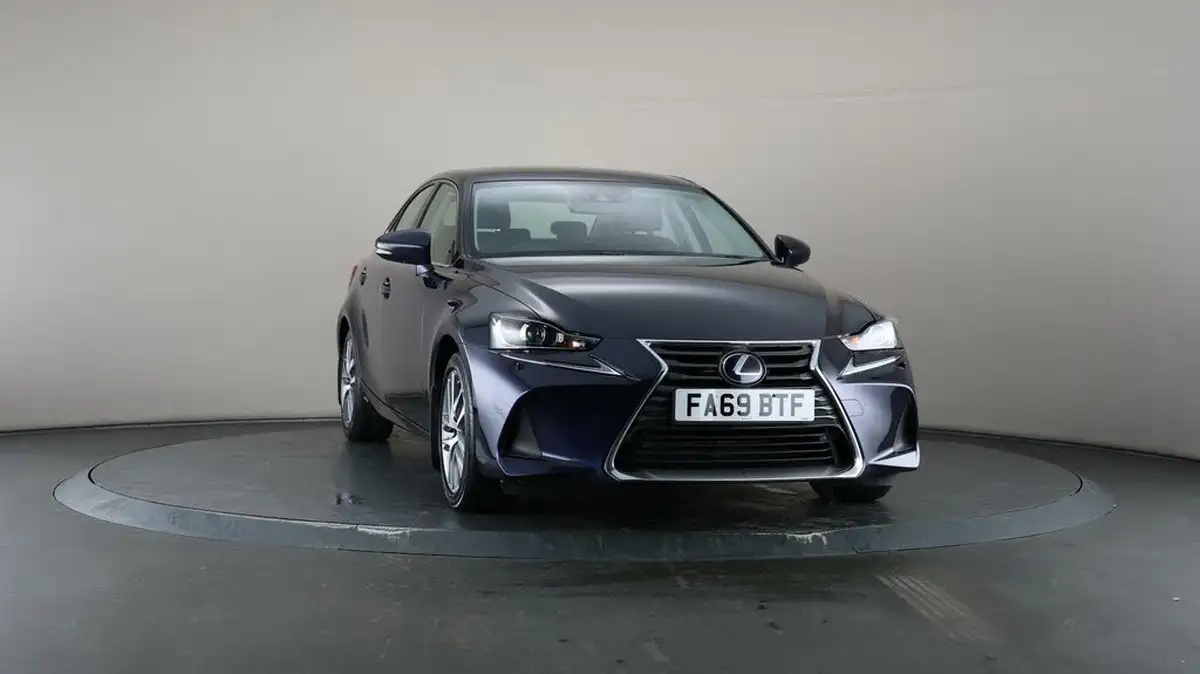 2019-lexus-is-300h-25-is-big-41