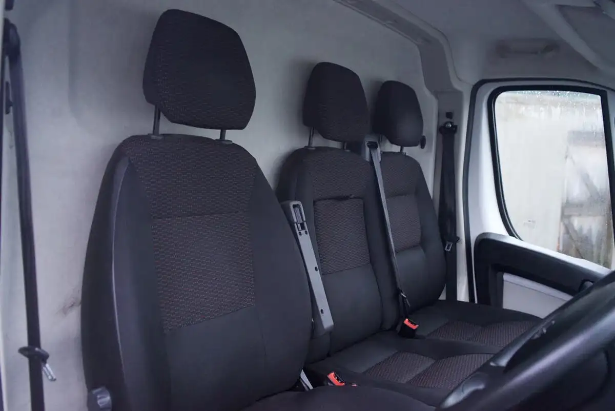 2019-peugeot-boxer-22-bluehdi-professional-335-l3-h2-panel-big-17