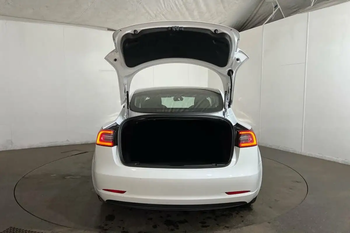 2020-tesla-model-3-e-long-range-big-35