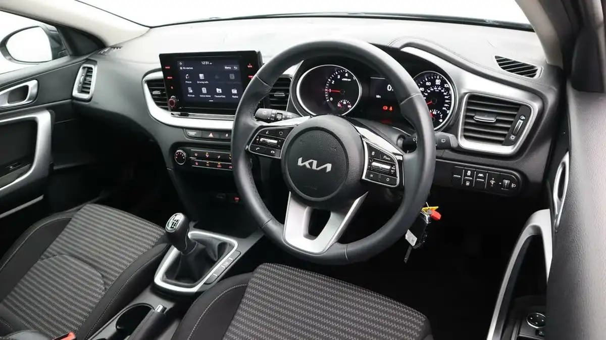 2022-kia-xceed-10-t-gdi-2-big-9