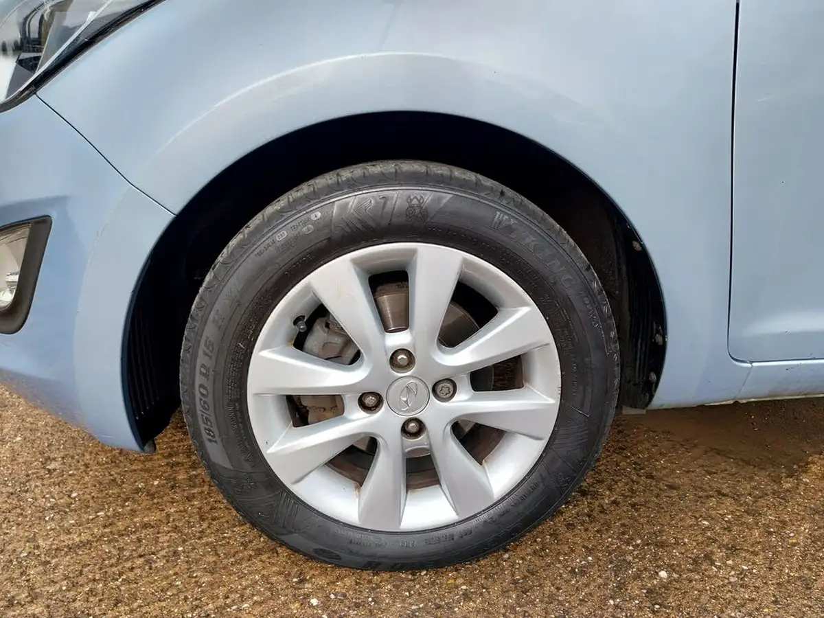 2013-hyundai-i20-12-active-5d-big-4