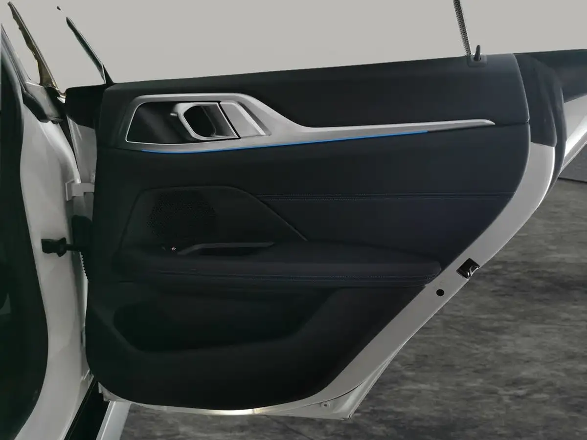 2022-bmw-i4-e-edrive40-m-sport-big-34