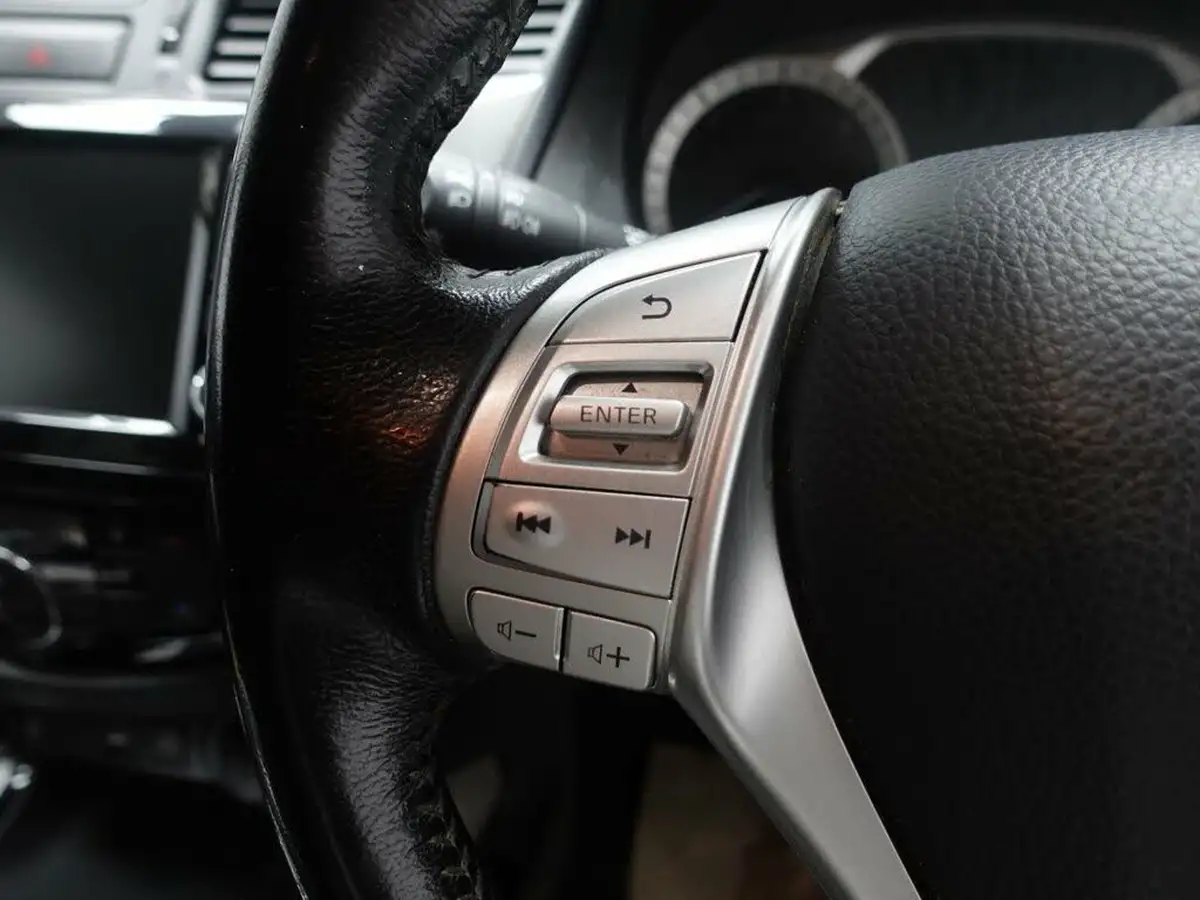 2021-nissan-navara-23dci-tt-tekna-8-navileather-auto-big-18
