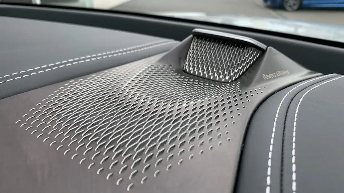 2024-aston-martin-dbx-40-v8-big-16