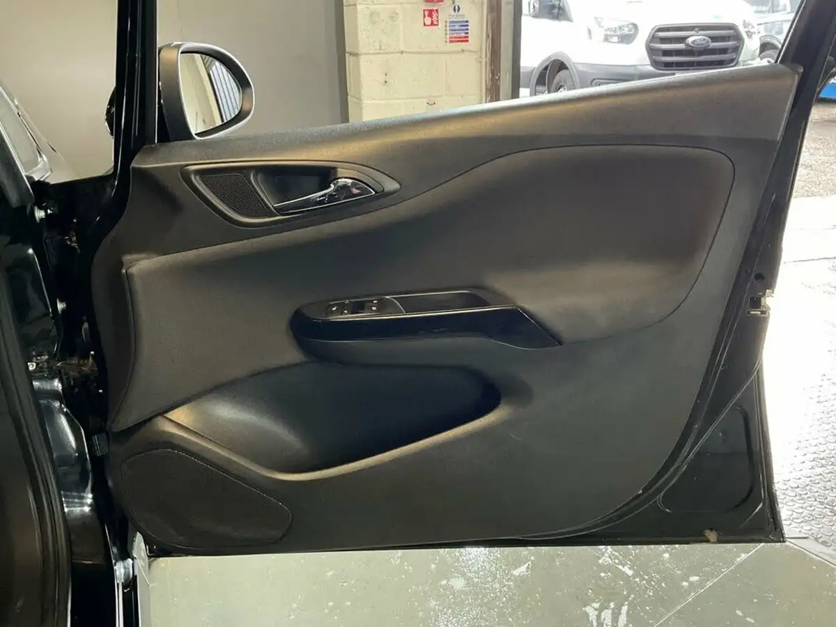 2019-vauxhall-corsa-14i-sri-vx-line-nav-black-90ps-5d-big-36