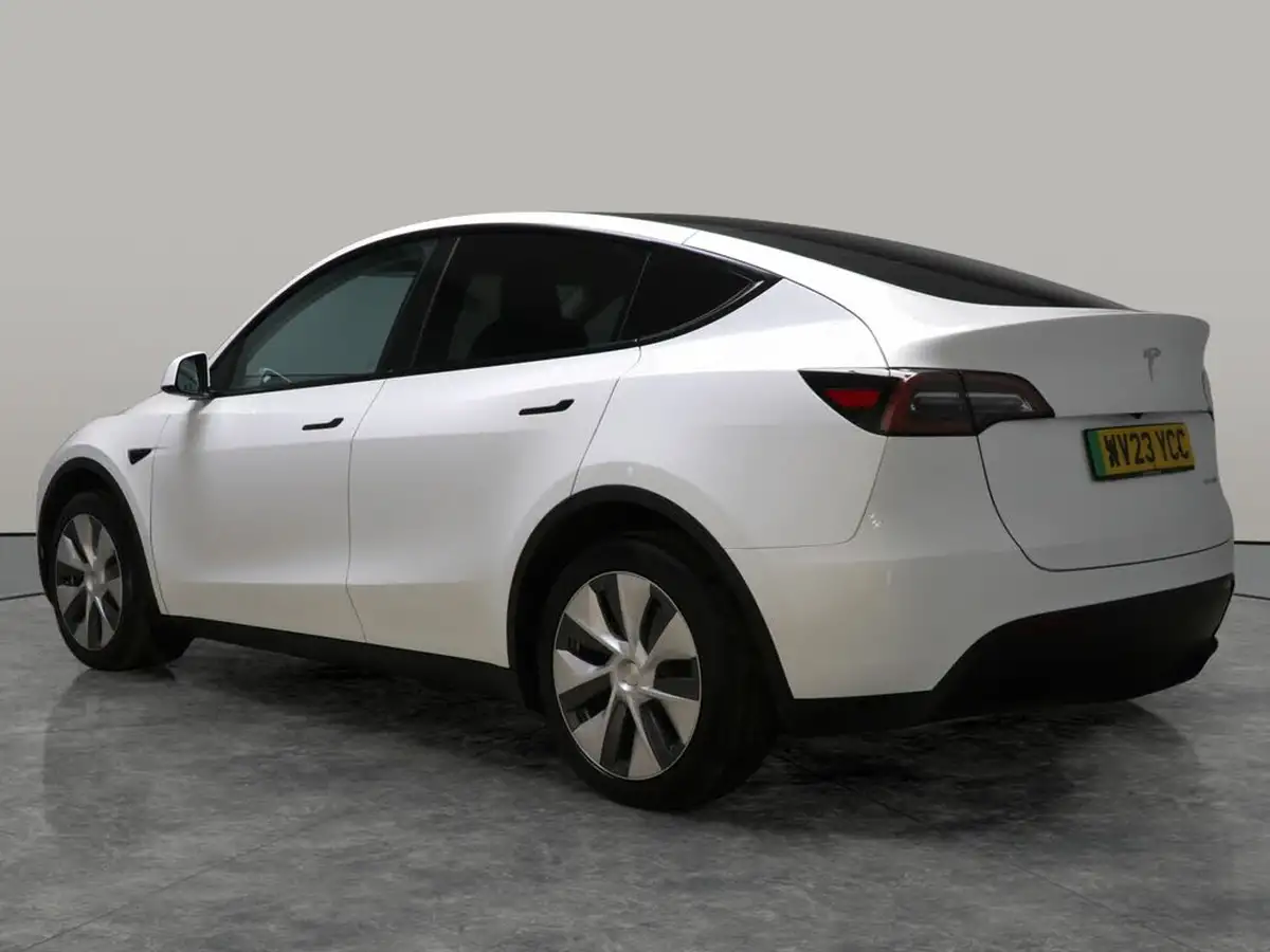 2023-tesla-model-y-e-long-range-big-12