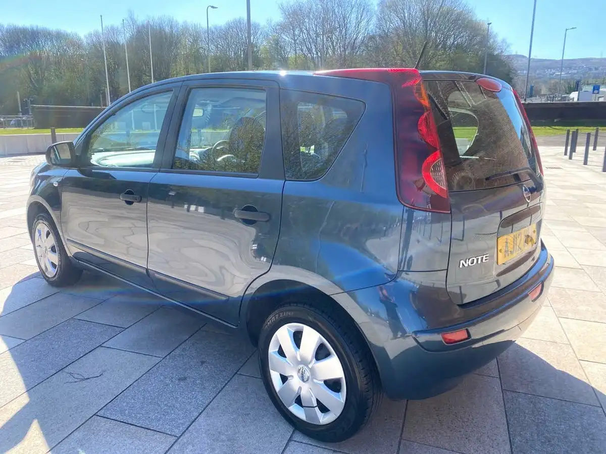 2012-nissan-note-14-visia-big-8