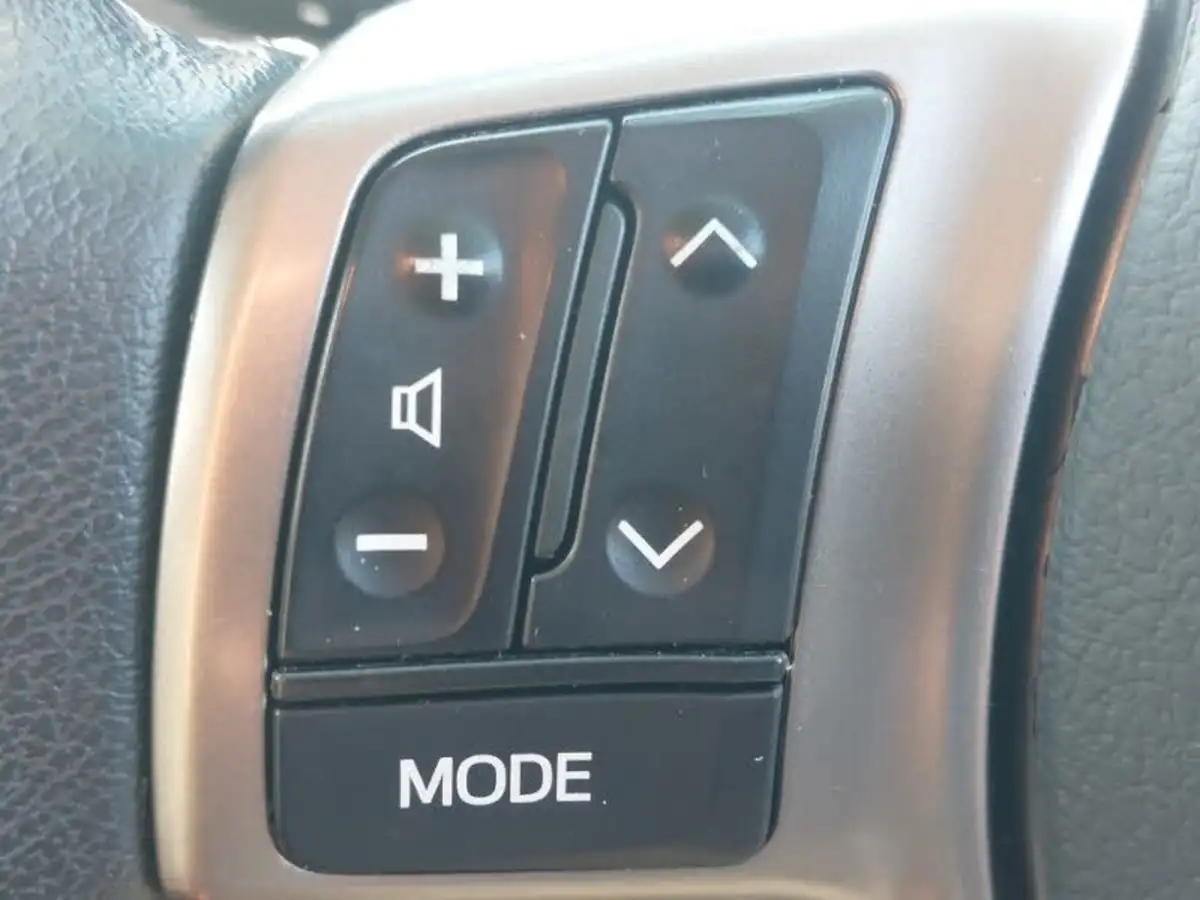 2016-toyota-yaris-133-icon-vvt-i-5d-big-16