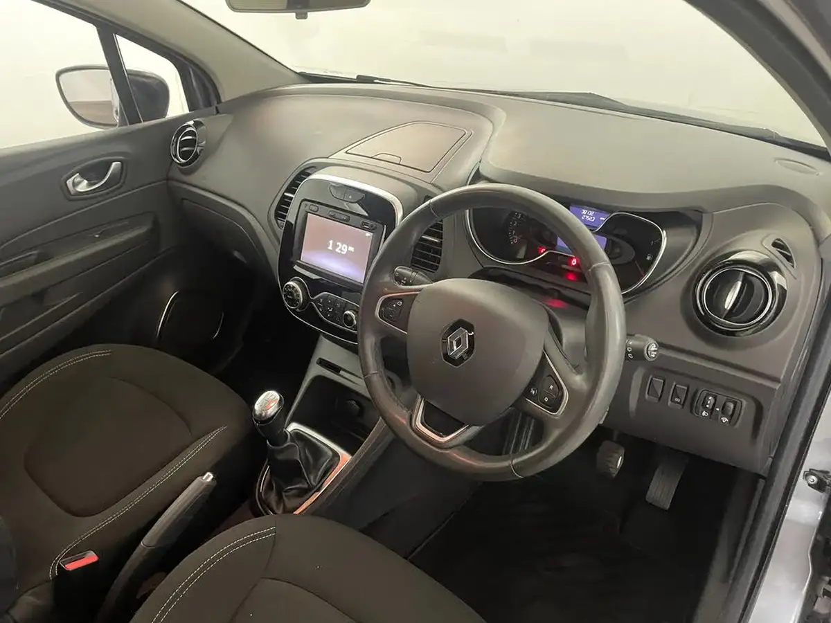 2019-renault-captur-09-tce-iconic-big-15