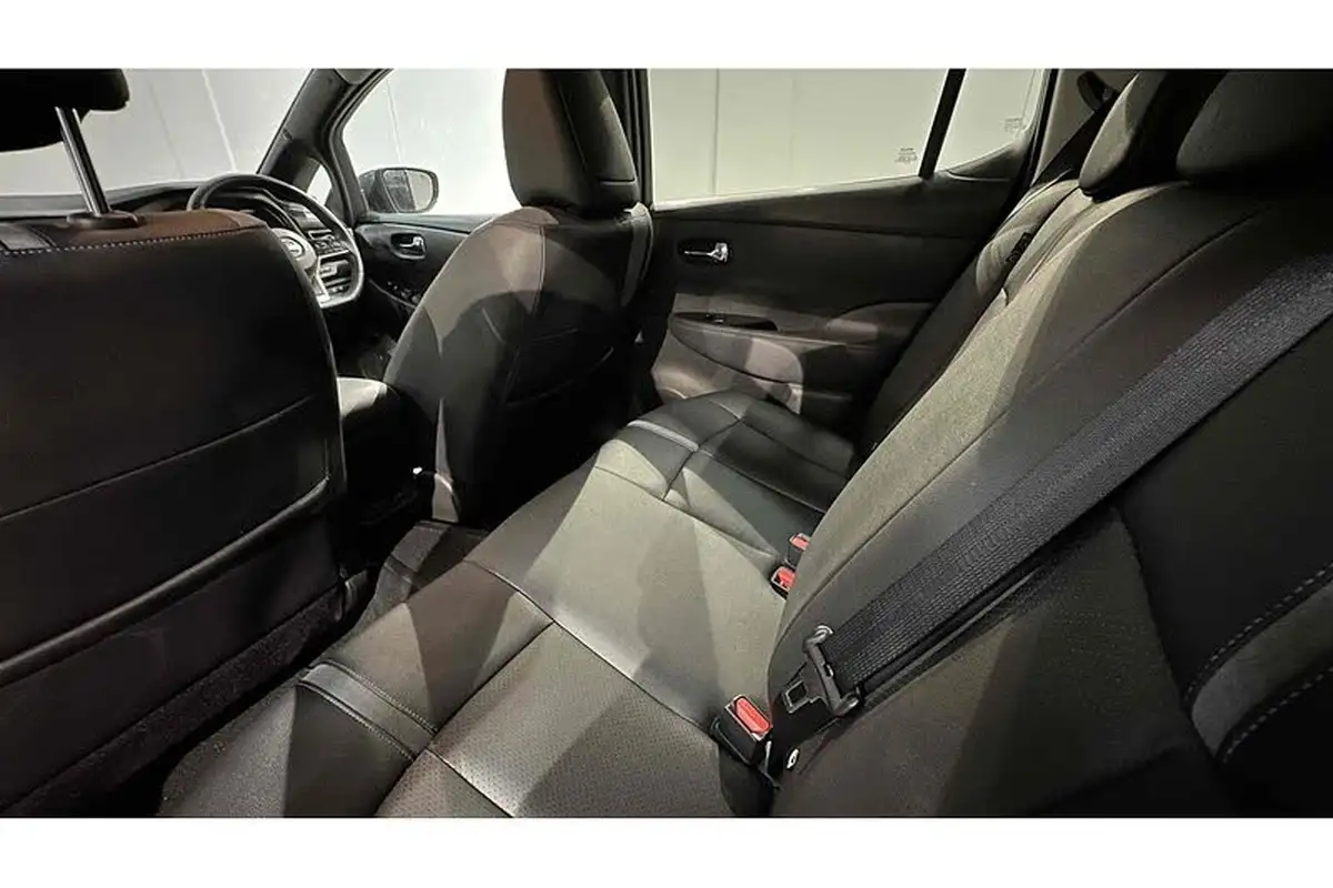 2024-nissan-leaf-e-tekna-39kwh-big-20