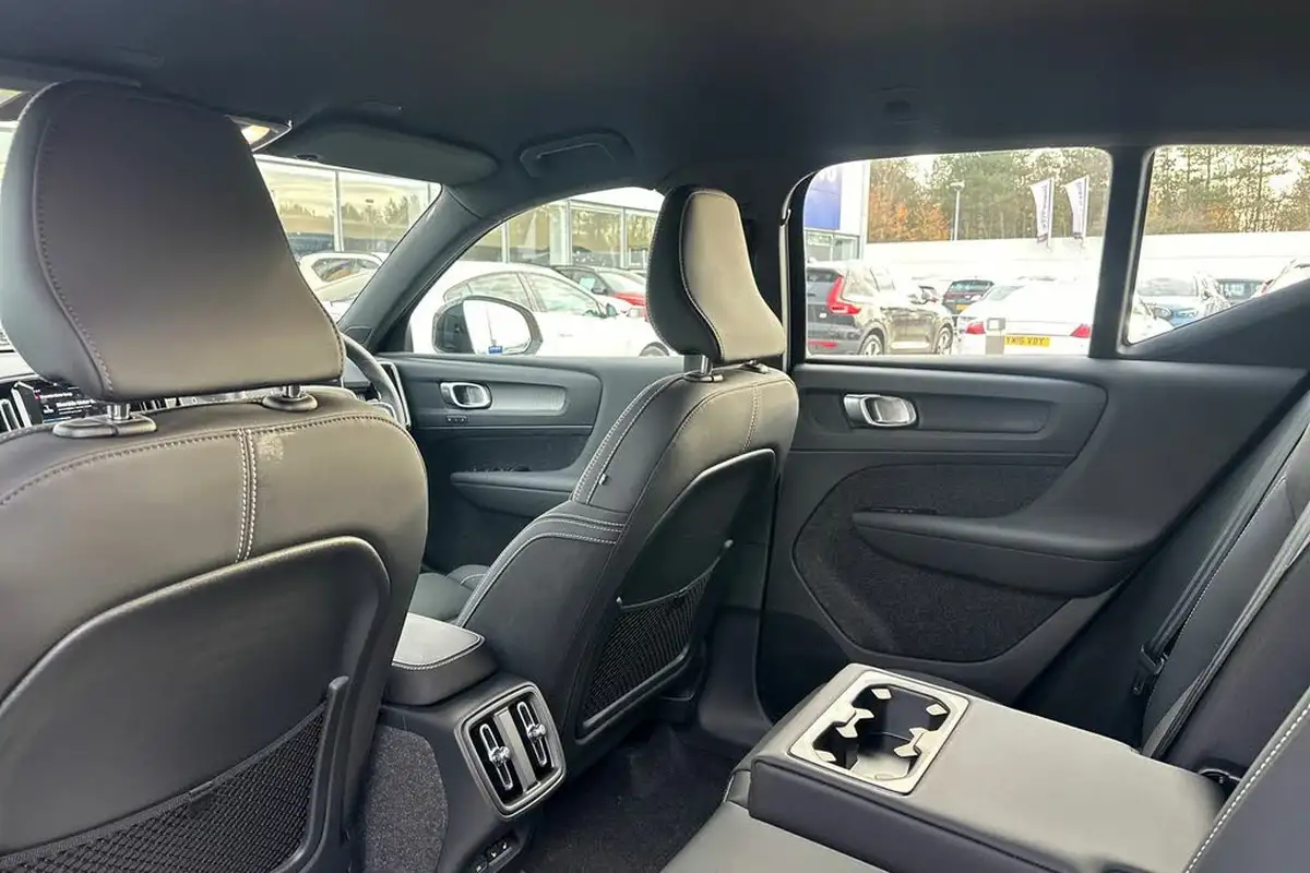 2024-volvo-xc40-20-b3-plus-big-16