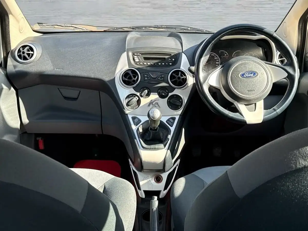2010-ford-ka-12-zetec-big-10