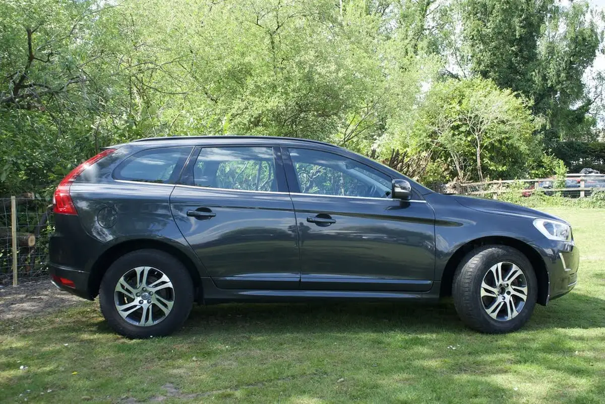 2014-volvo-xc60-24td-d4-se-181bhp-nav-geartronic-big-22