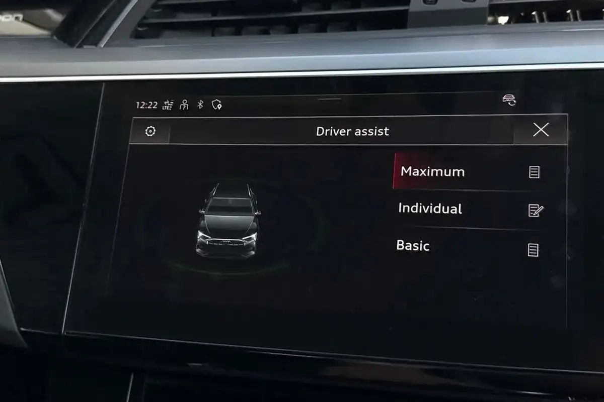 2022-audi-e-tron-50e-technik-station-wagon-big-46