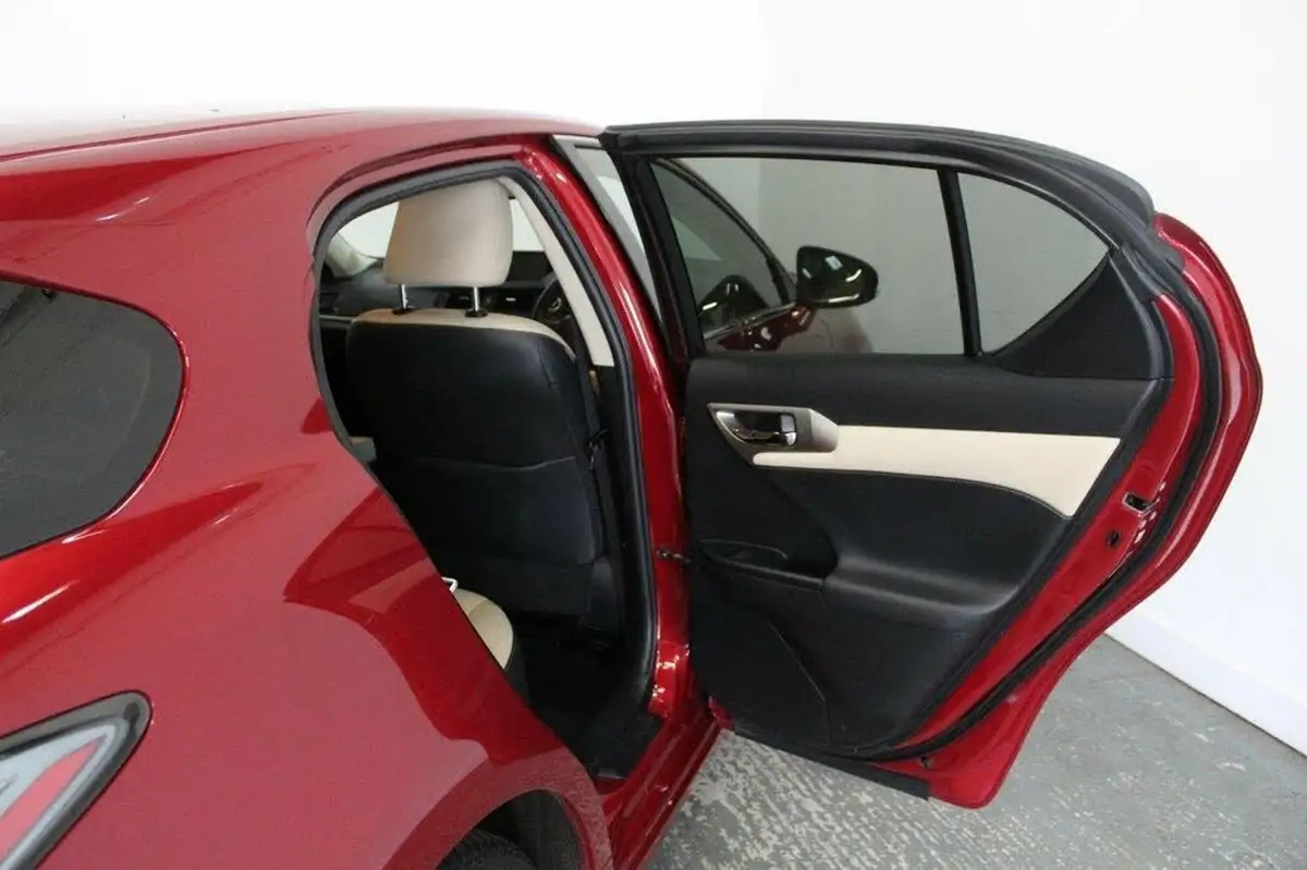 2014-lexus-ct-200h-18-premier-big-23