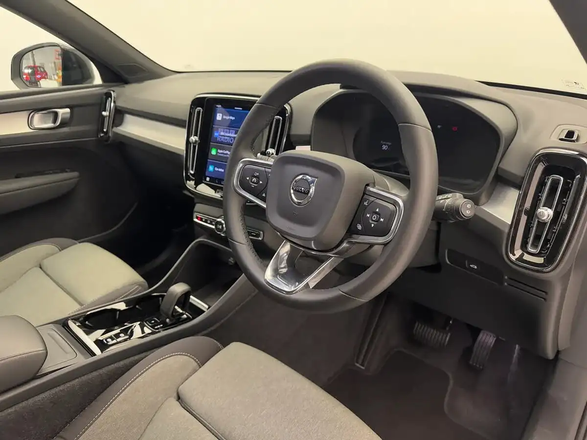 2023-volvo-xc40-20-b3-plus-big-10