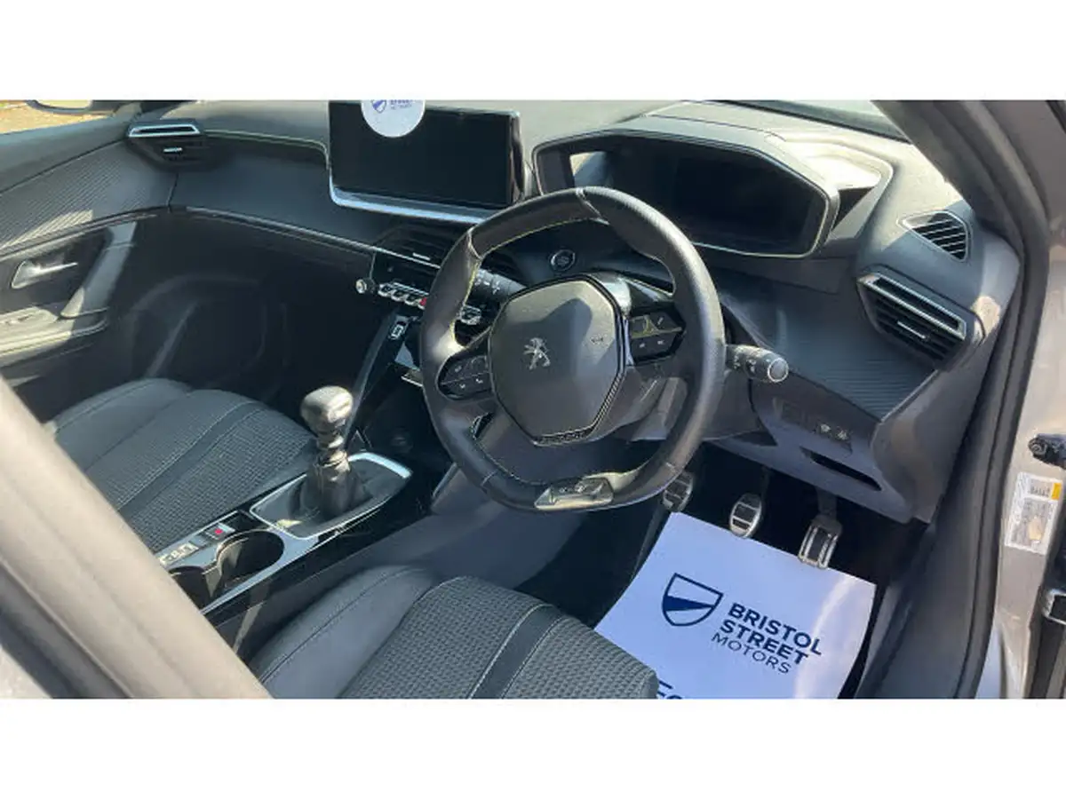 2022-peugeot-2008-suv-12-puretech-gt-big-10