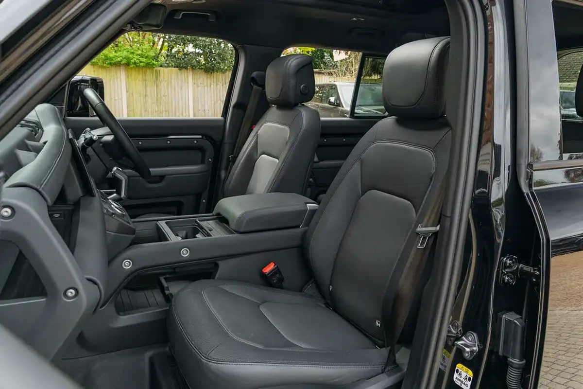 2023-land-rover-110-defender-30-d300-x-dynamic-hse-big-35