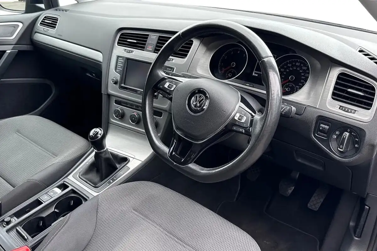 2016-volkswagen-golf-14-match-5d-big-13