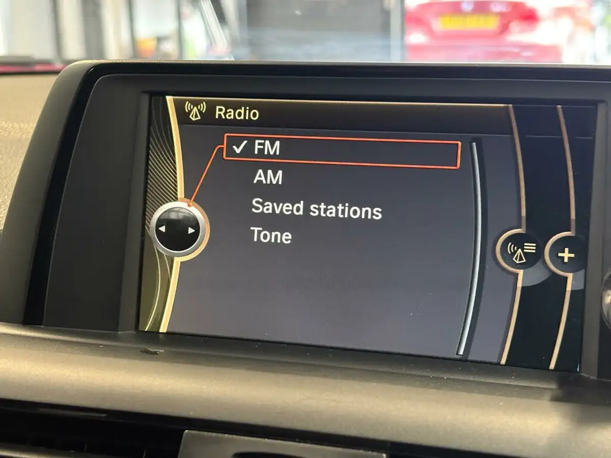 2012-bmw-1-series-20td-118d-sport-hatchback-5d-big-32