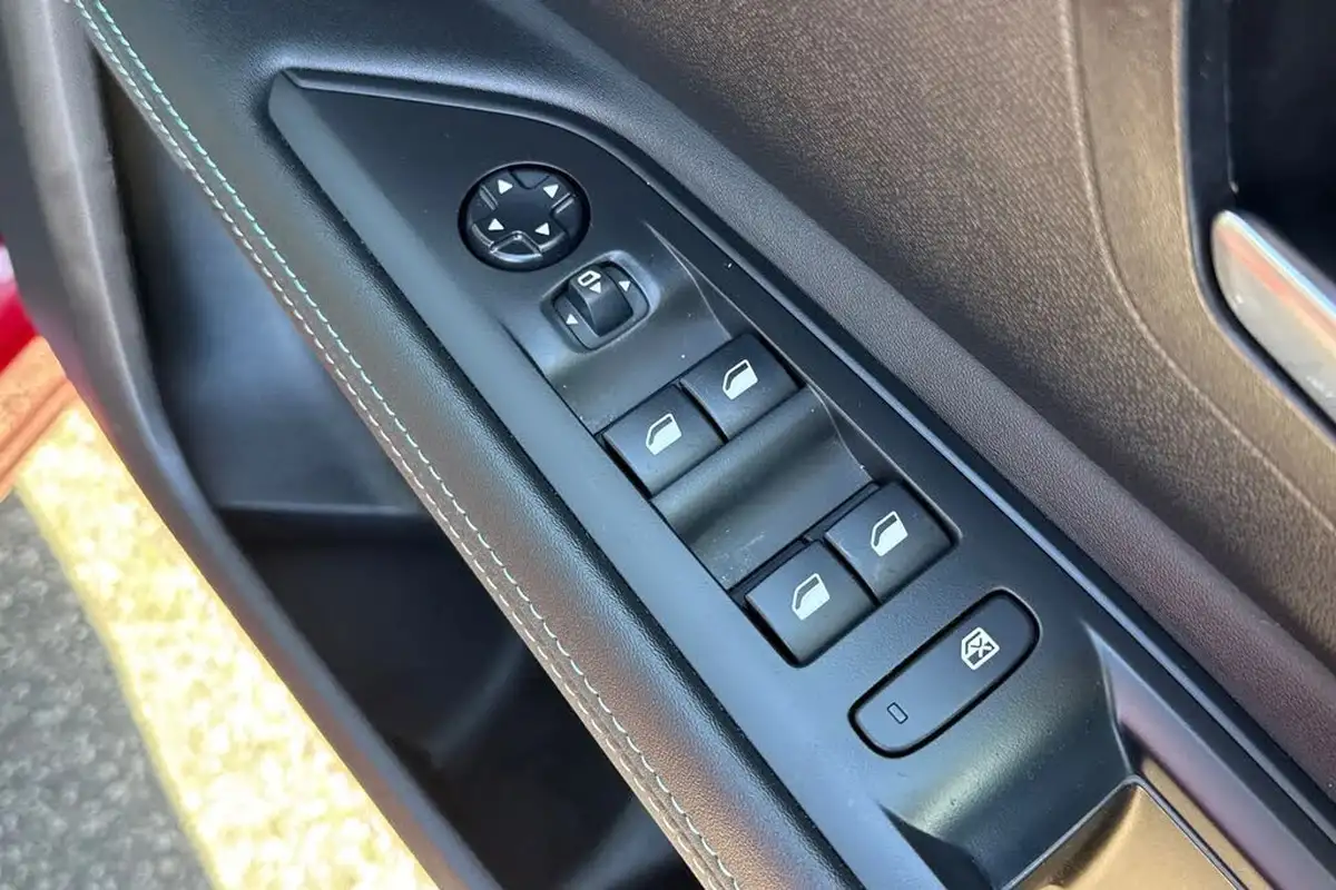 2021-peugeot-3008-suv-12-puretech-allure-big-35